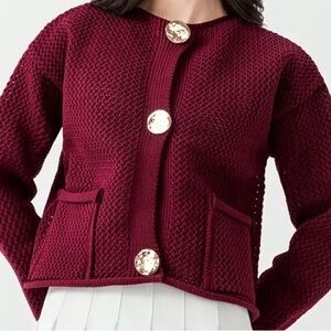 NWOT Chunky knit cropped cardi sweater w/ gold buttons.2 pockets.maroon.